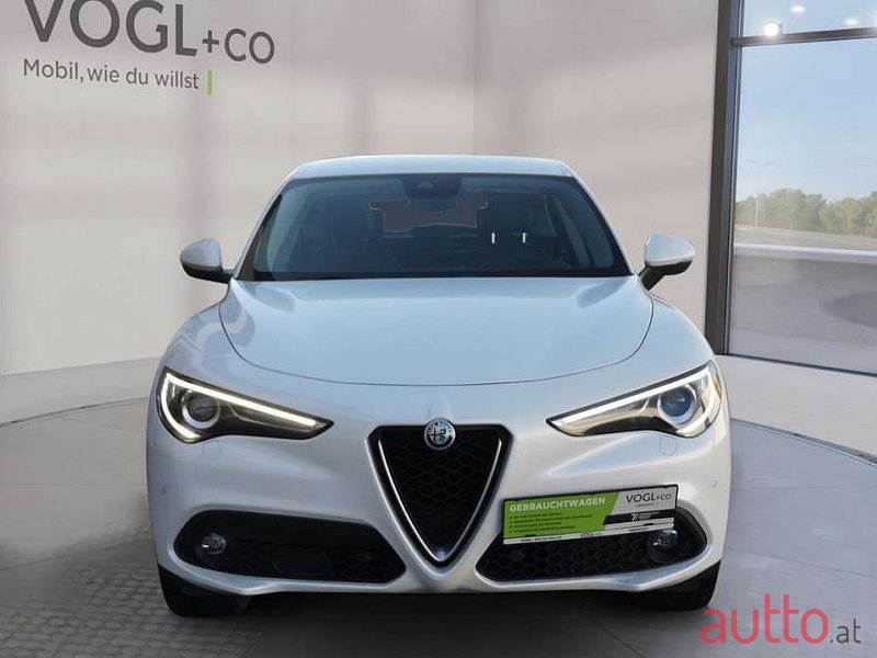 2018' Alfa Romeo Stelvio photo #6