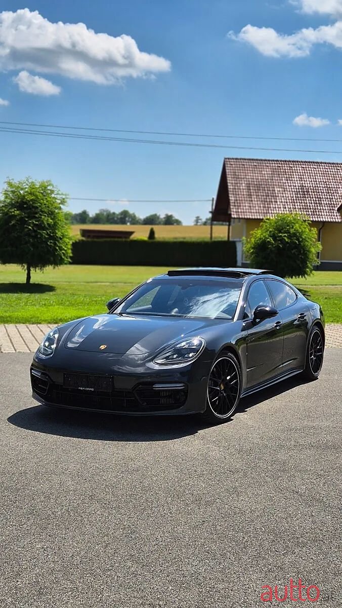 2020' Porsche Panamera photo #1