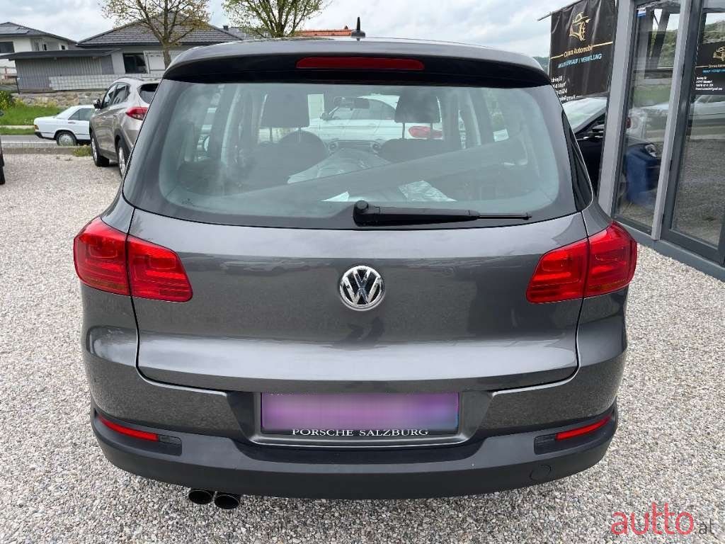 2011' Volkswagen Tiguan photo #5