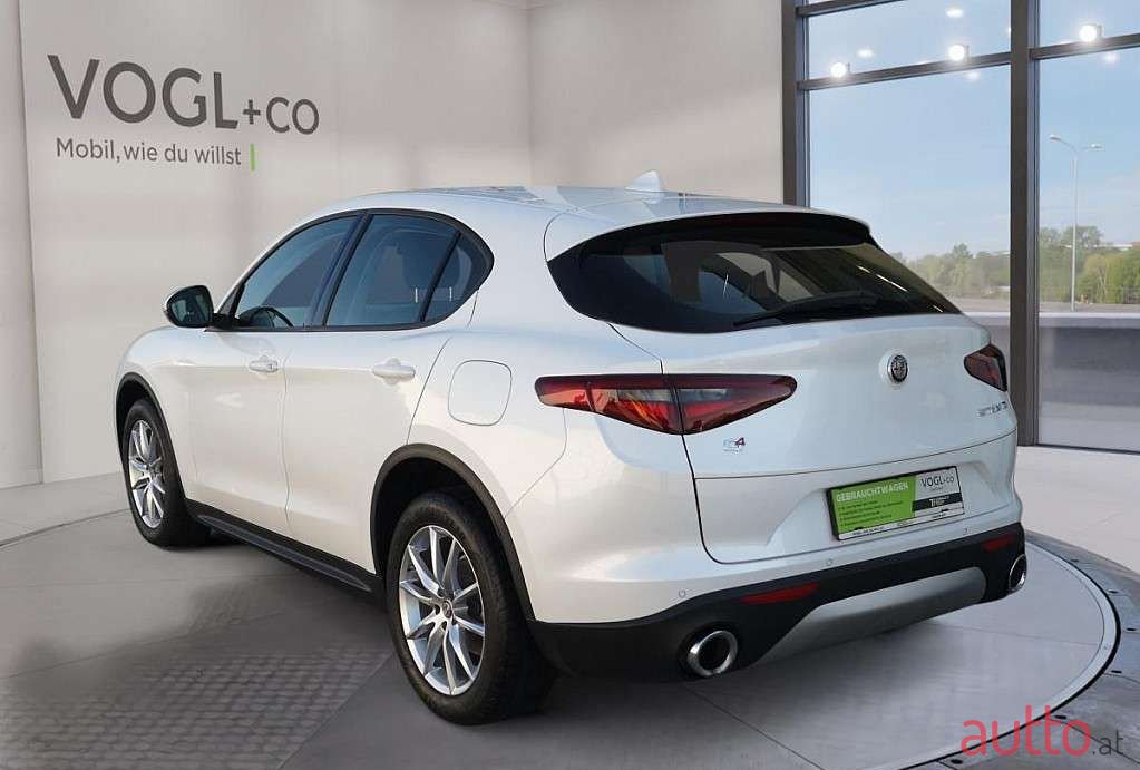 2018' Alfa Romeo Stelvio photo #3