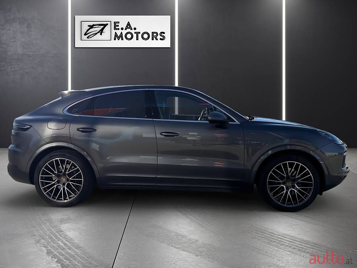 2021' Porsche Cayenne photo #4