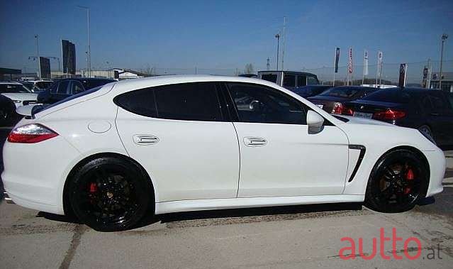2011' Porsche Panamera photo #4