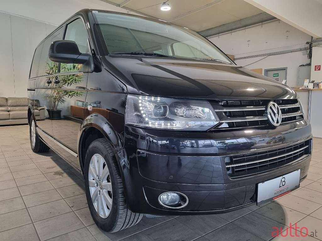 2013' Volkswagen Multivan photo #3