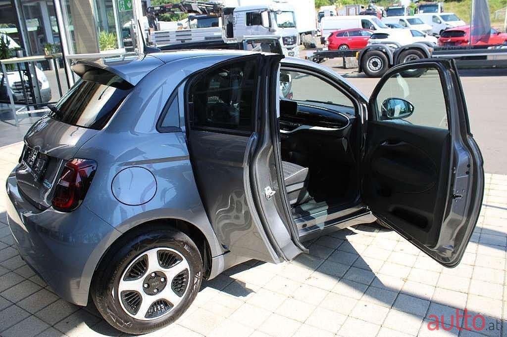 2021' Fiat 500e photo #4