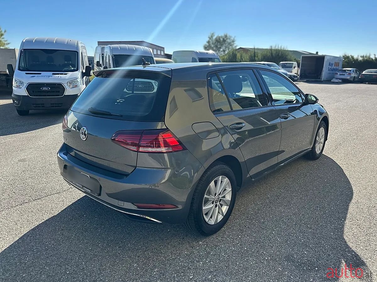 2018' Volkswagen Golf photo #5