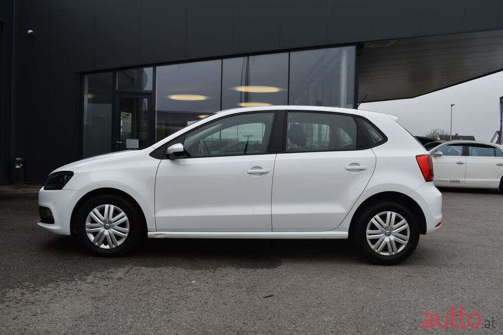 2017' Volkswagen Polo photo #1