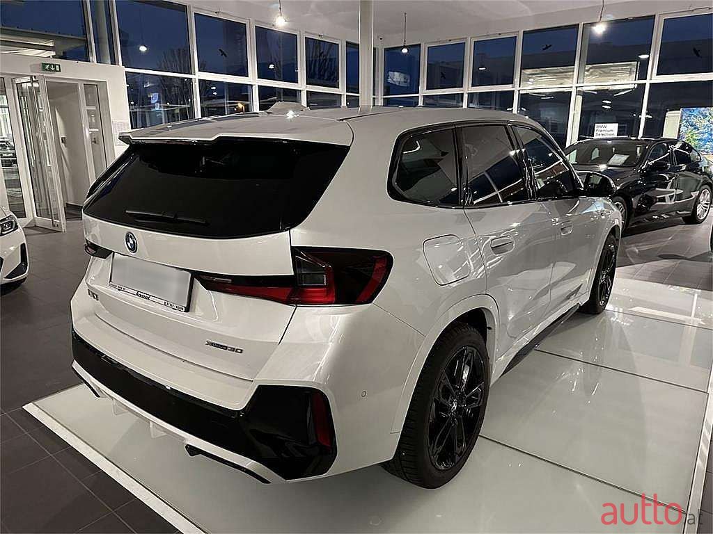 2023' BMW iX1 photo #3