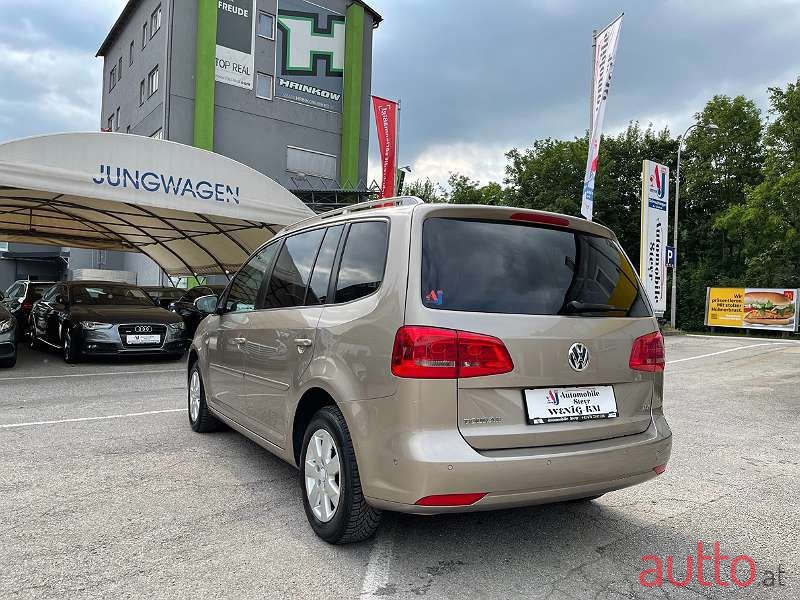 2014' Volkswagen Touran photo #5