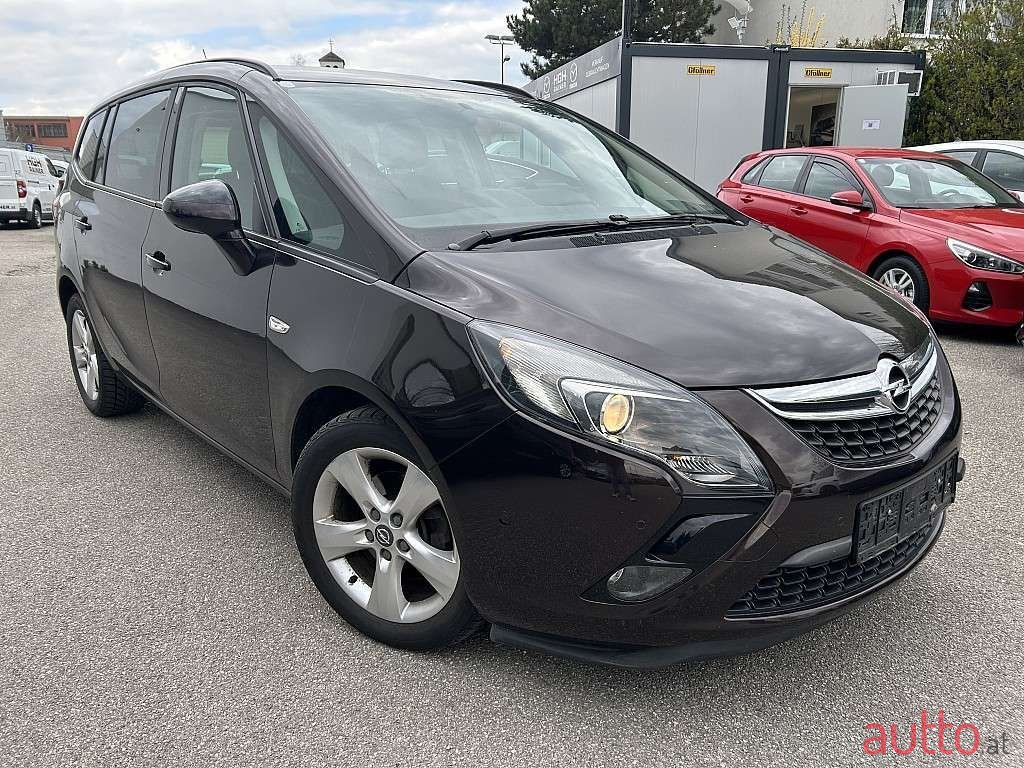 2015' Opel Zafira photo #1