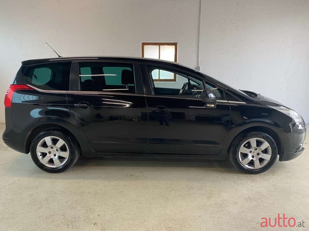 2010' Peugeot 5008 photo #5