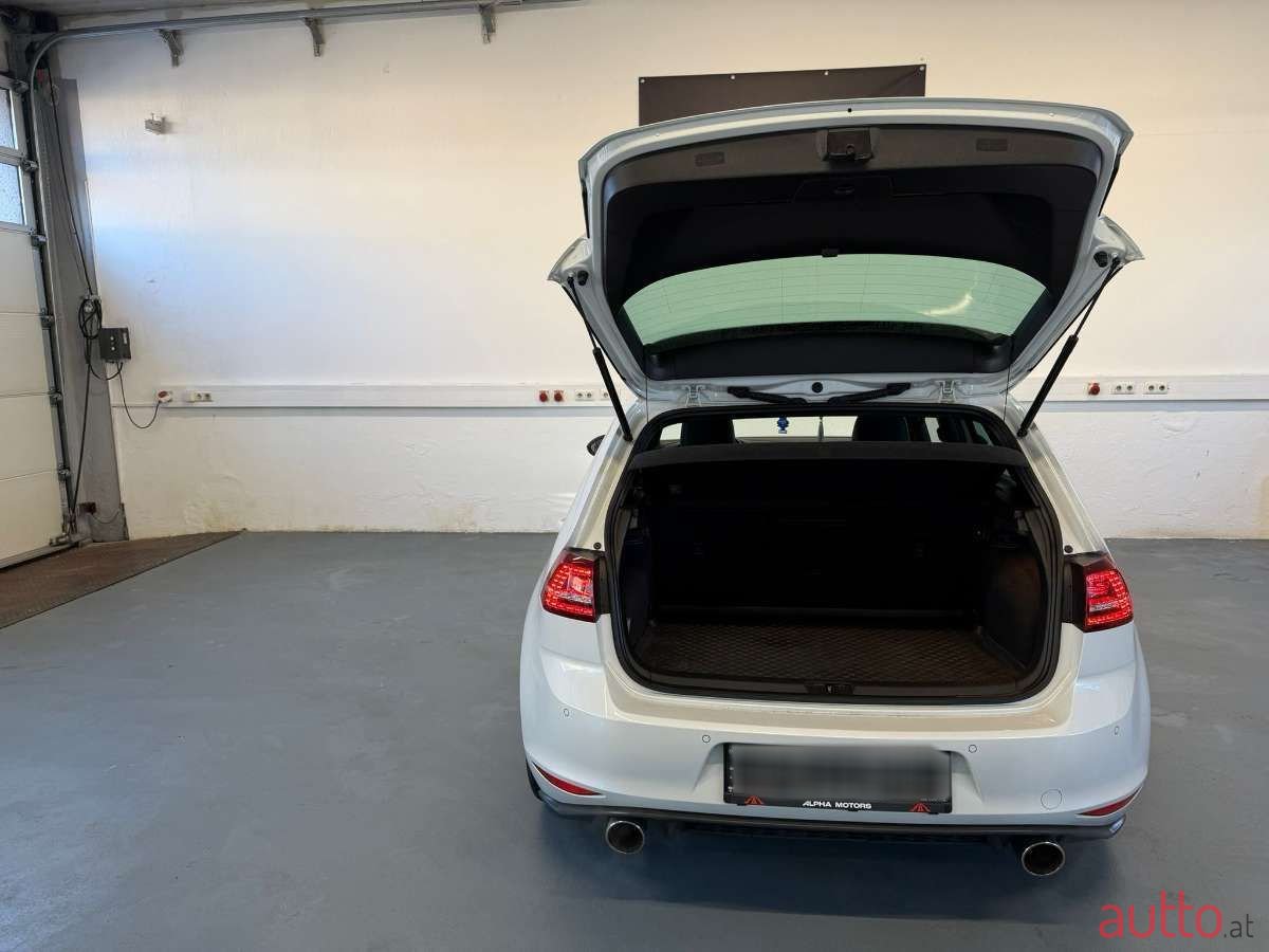 2014' Volkswagen Golf photo #5