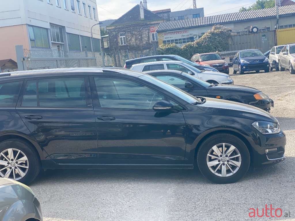 2017' Volkswagen Golf photo #6