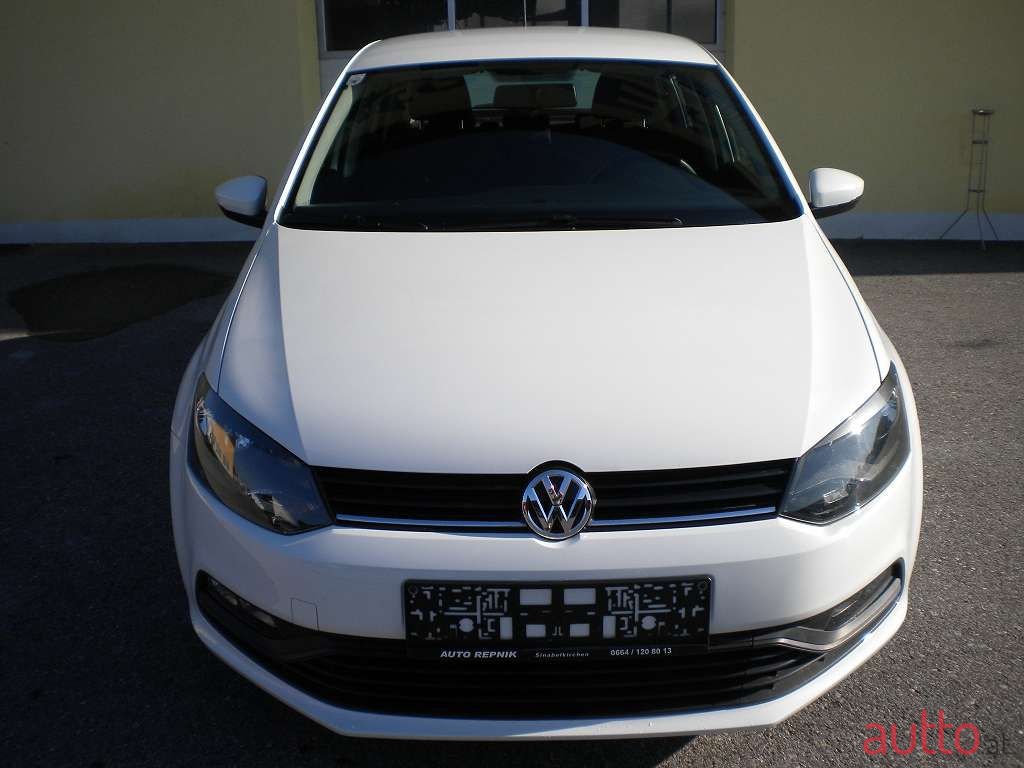 2017' Volkswagen Polo photo #1