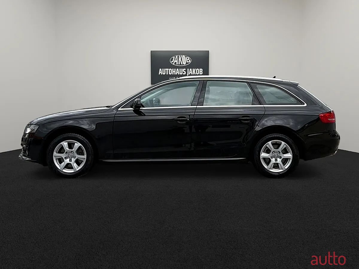 2012' Audi A4 photo #2