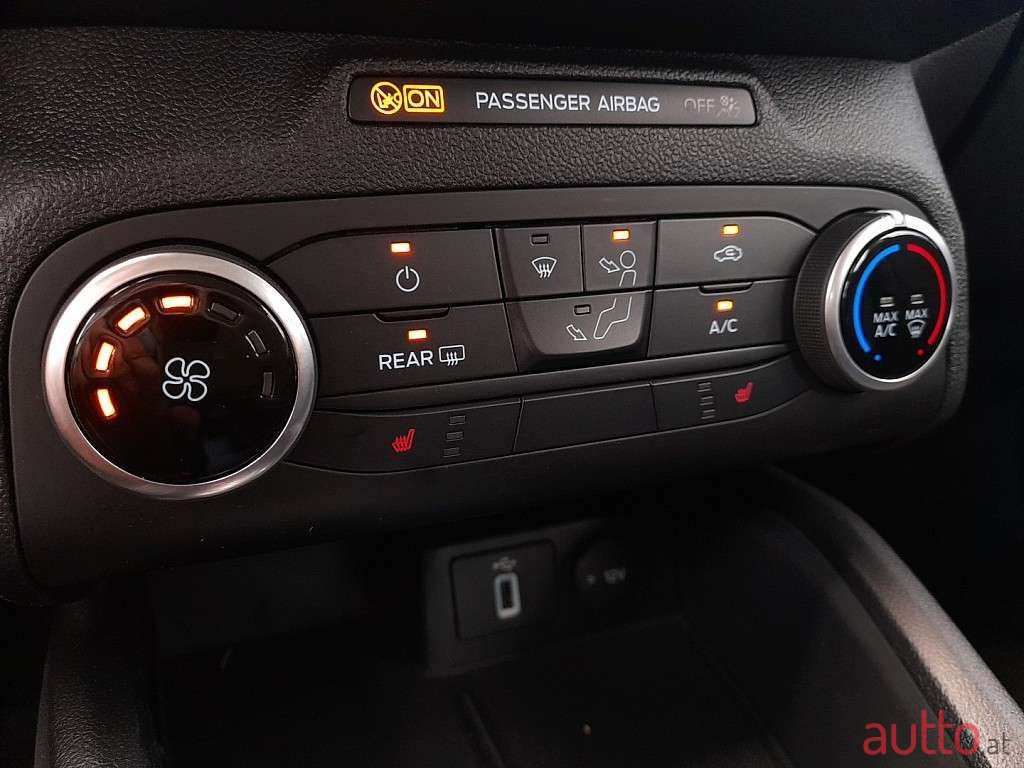 2020' Ford Focus photo #6