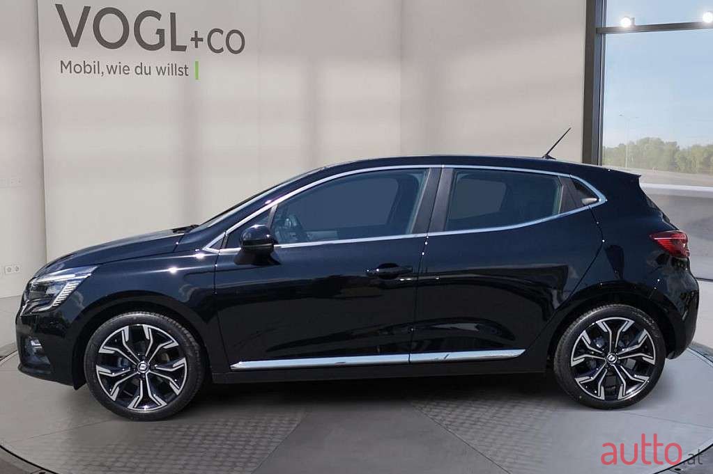 2022' Renault Clio photo #2