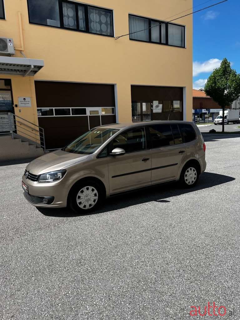 2012' Volkswagen Touran photo #2