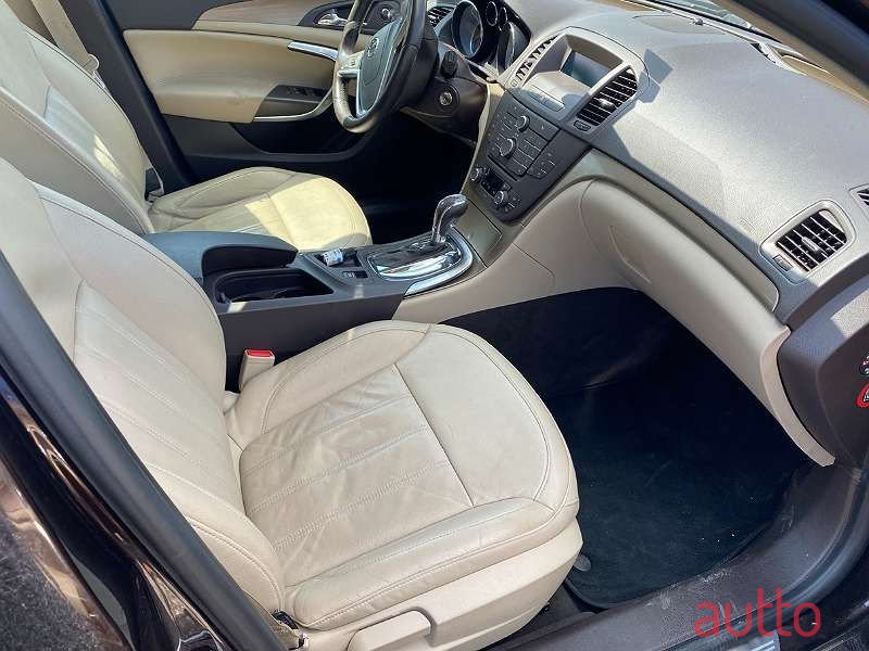 2011' Opel Insignia photo #6