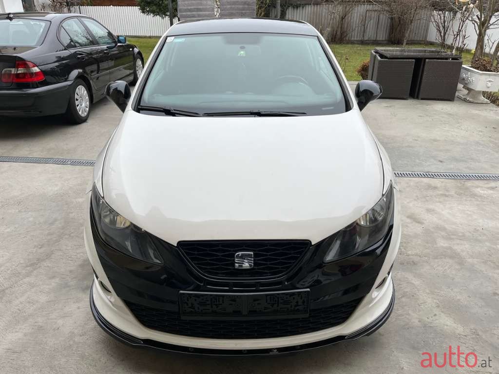 2011' SEAT Ibiza photo #2