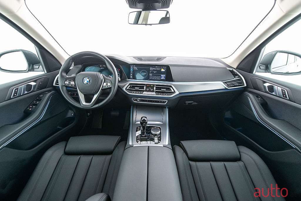 2022' BMW X5 photo #4