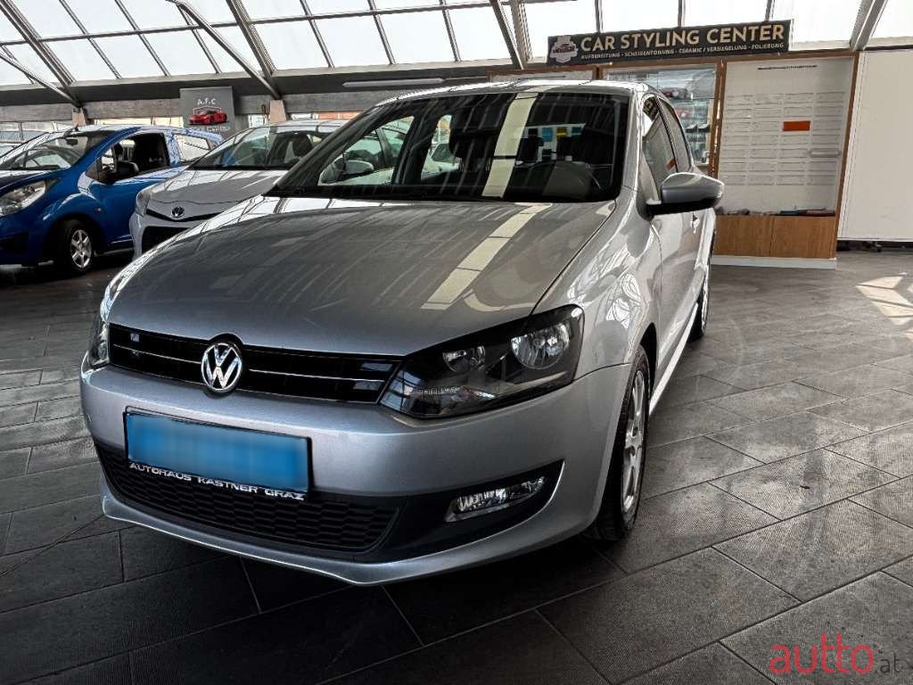 2011' Volkswagen Polo photo #1