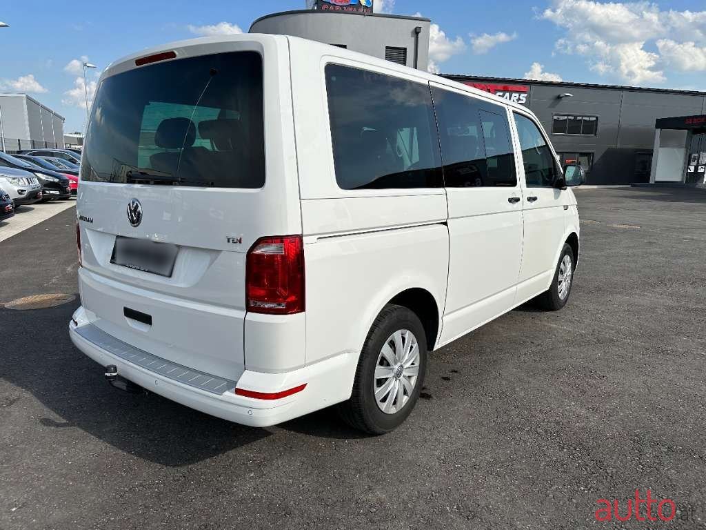 2017' Volkswagen Multivan photo #4