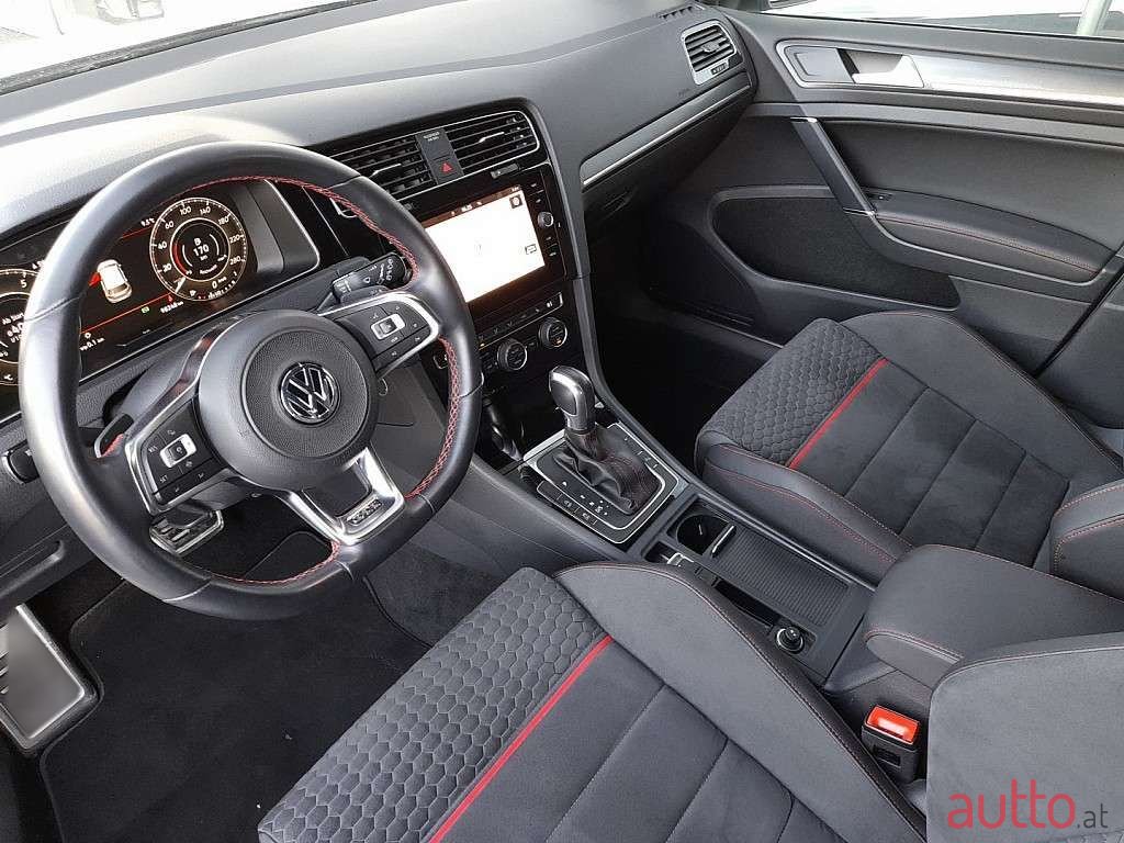 2019' Volkswagen Golf photo #5
