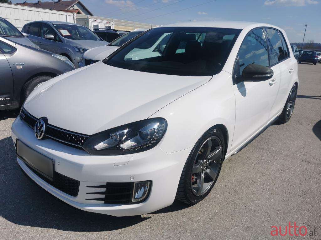 2011' Volkswagen Golf photo #3