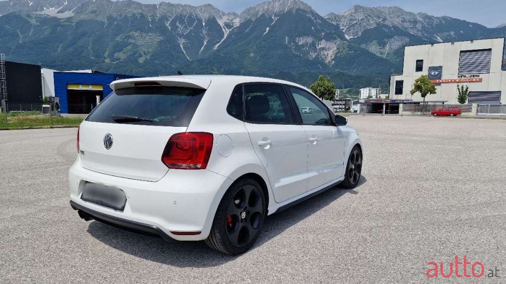 2010' Volkswagen Polo photo #4