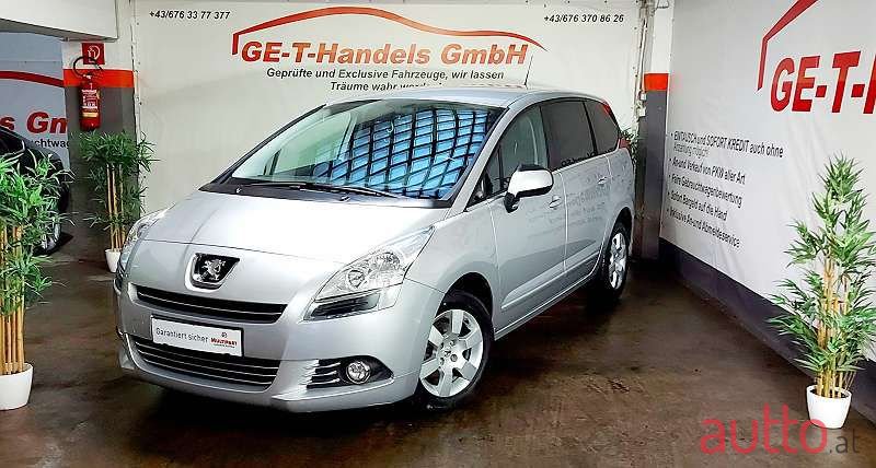 2013' Peugeot 5008 photo #1