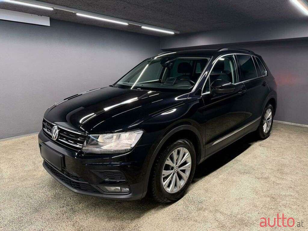 2018' Volkswagen Tiguan photo #2