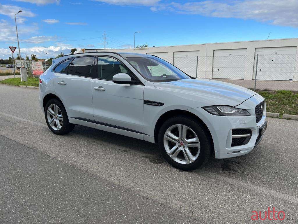 2016' Jaguar F-Pace photo #5