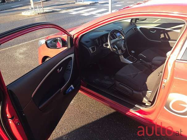 2012' Hyundai i30 photo #3