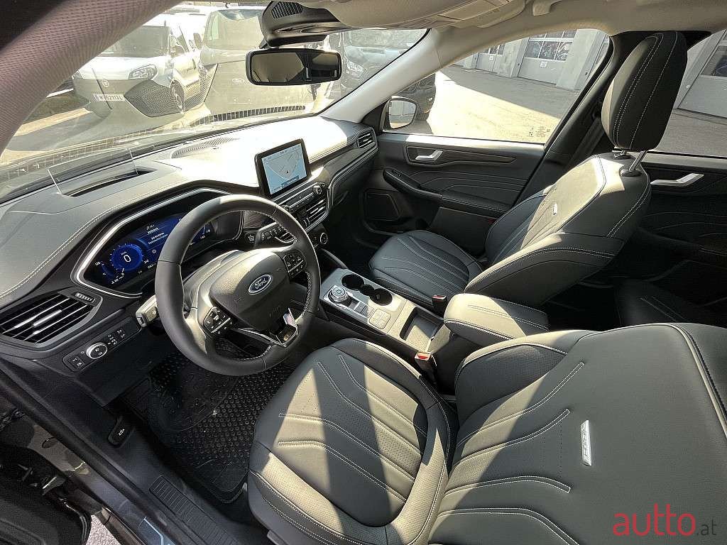 2023' Ford Kuga photo #5