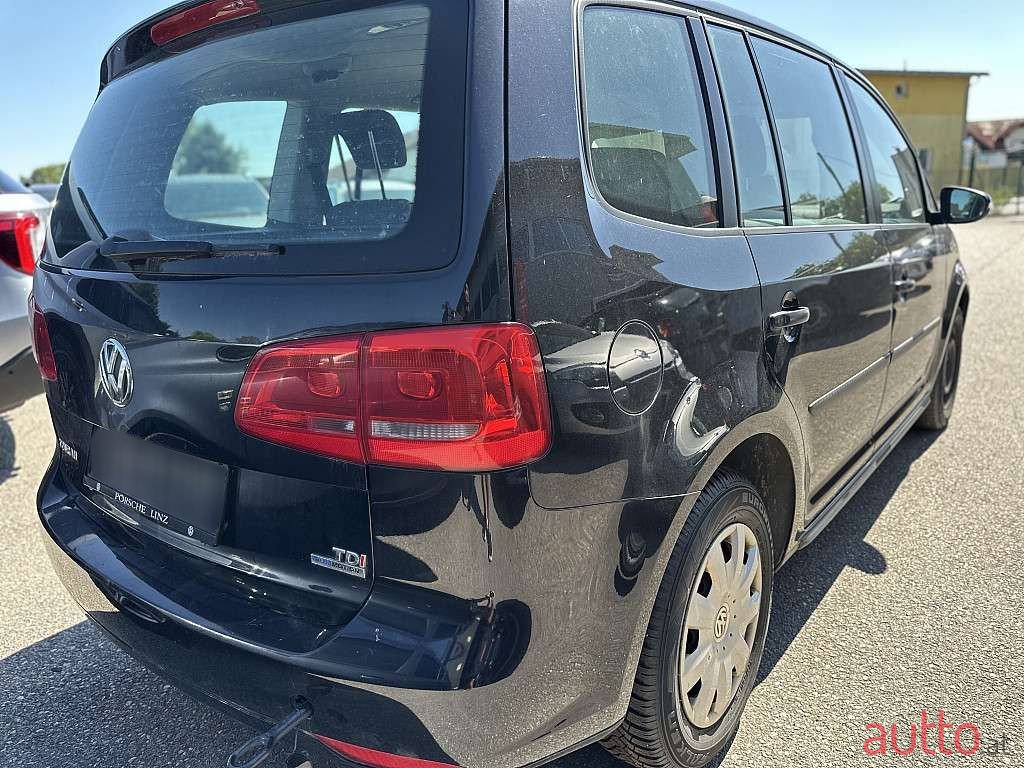 2010' Volkswagen Touran photo #4