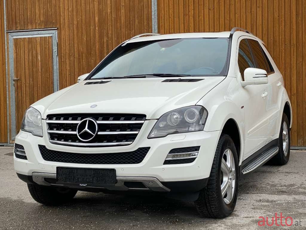 2011' Mercedes-Benz M-Klasse photo #1