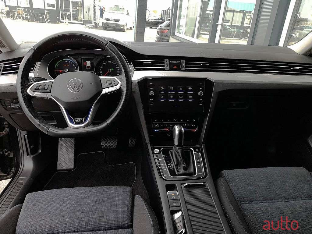 2021' Volkswagen Passat photo #3
