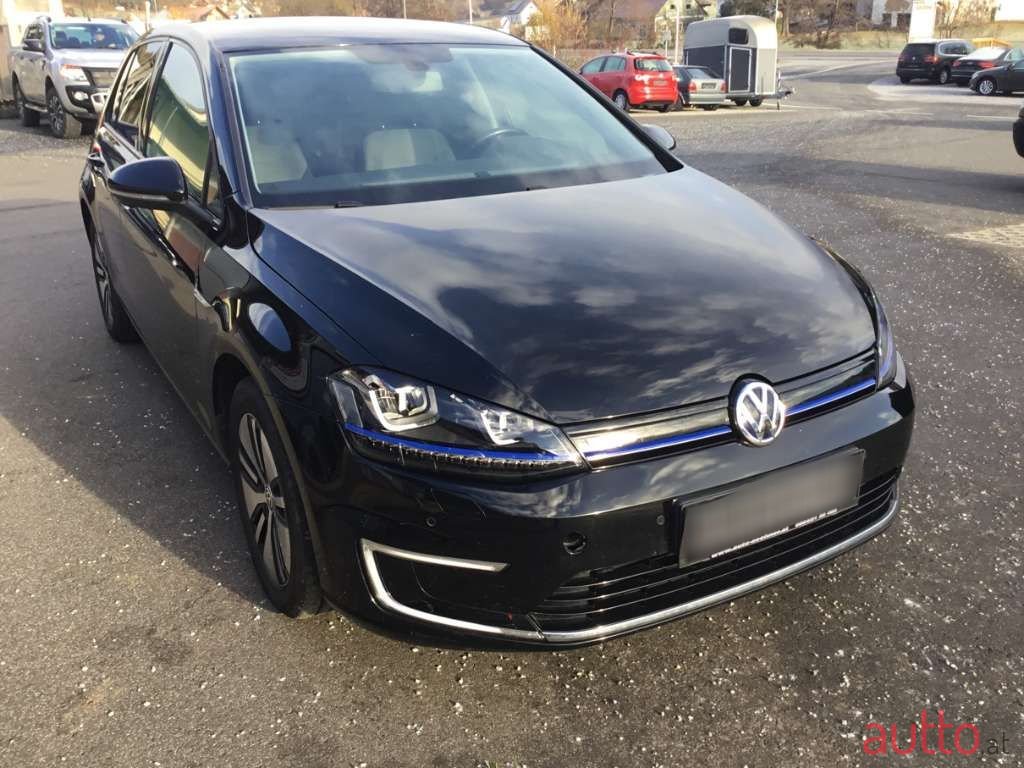 2016' Volkswagen Golf photo #6