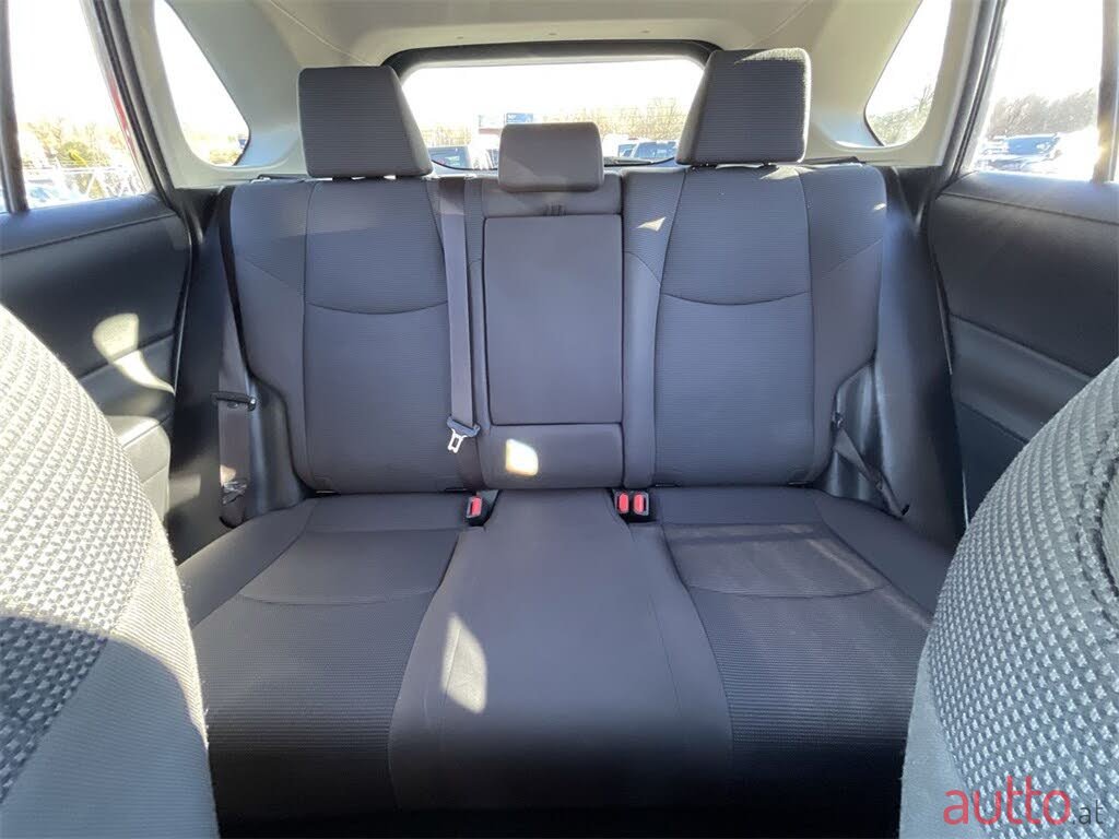 2019' Toyota RAV4 LE FWD photo #4