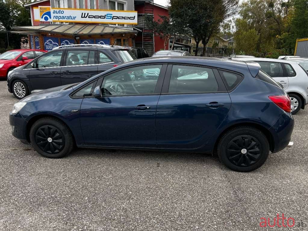 2010' Opel Astra photo #4