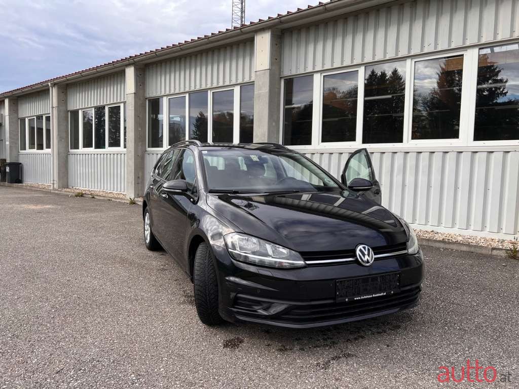 2017' Volkswagen Golf photo #2