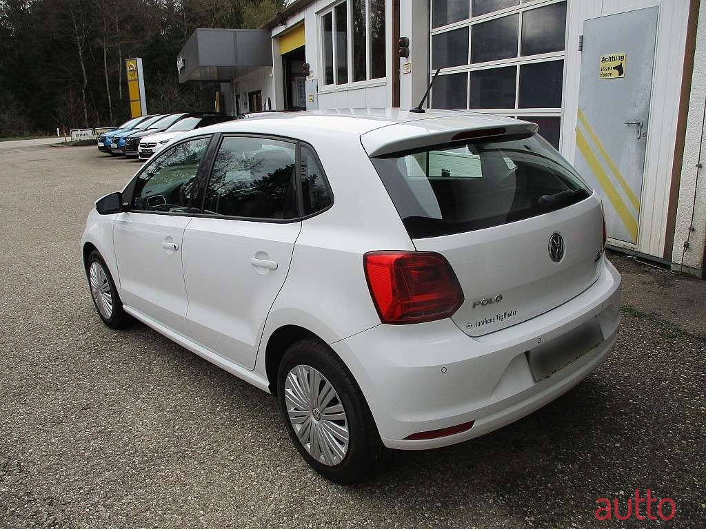 2015' Volkswagen Polo photo #4
