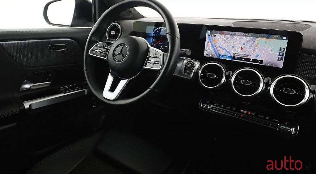 2021' Mercedes-Benz GLB photo #5