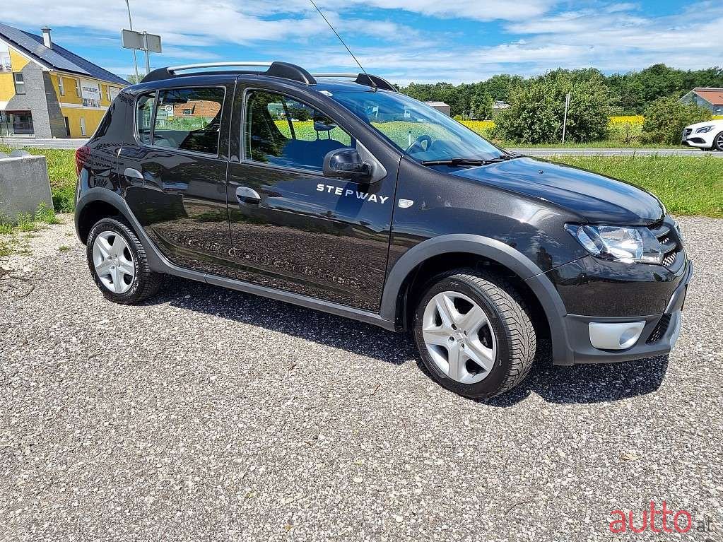 2016' Dacia Sandero photo #6