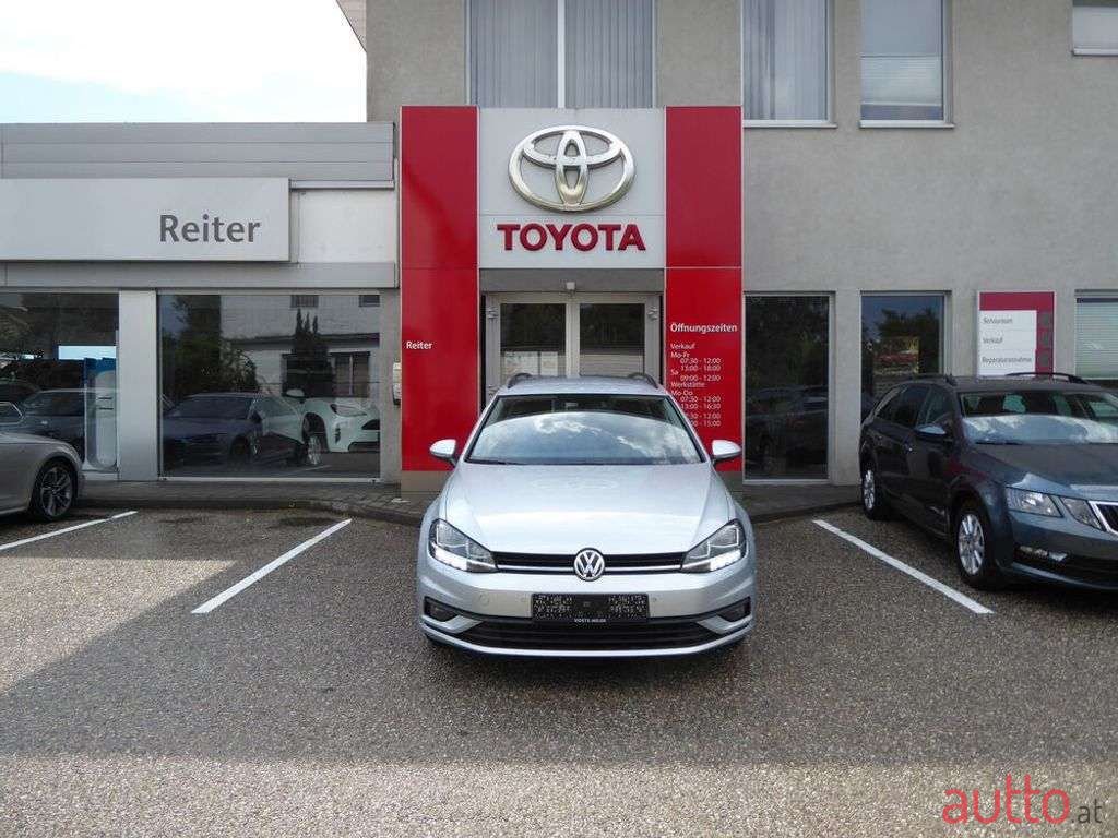 2019' Volkswagen Golf photo #1