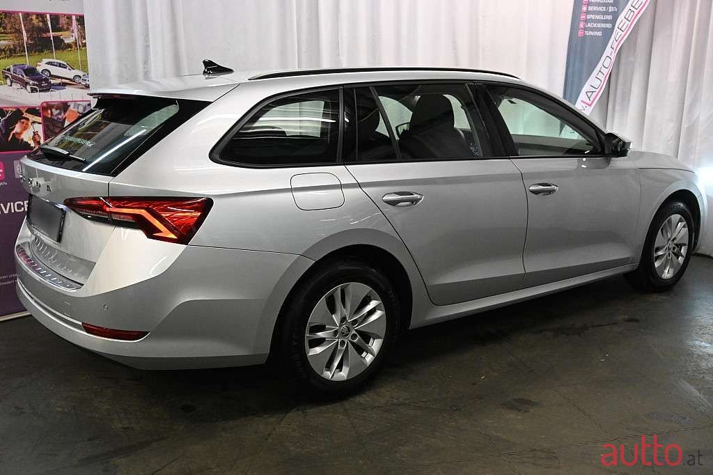 2021' Skoda Octavia photo #3