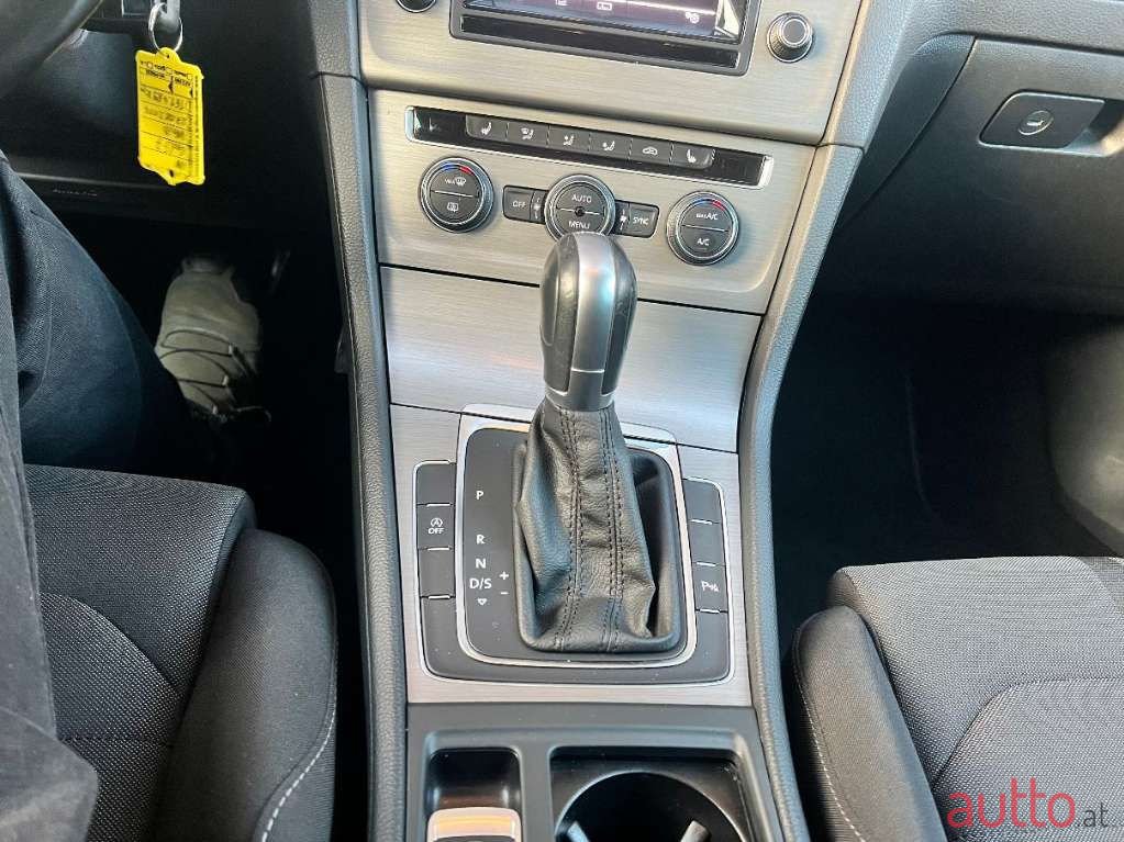 2014' Volkswagen Golf photo #5