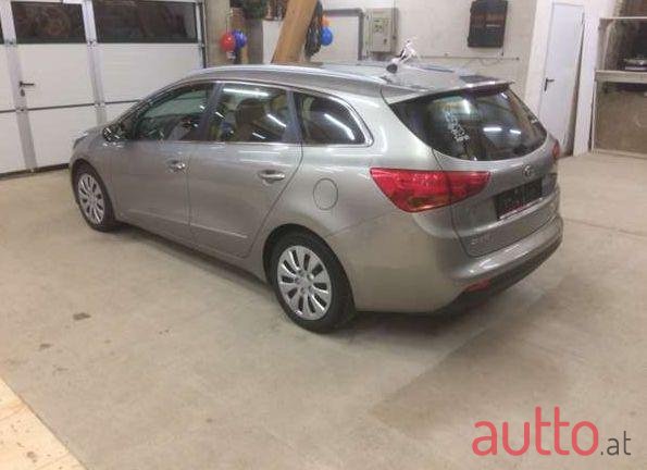 2012' Kia Cee%27D photo #2