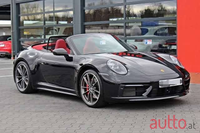 2019' Porsche 911 Carrera 4s photo #3