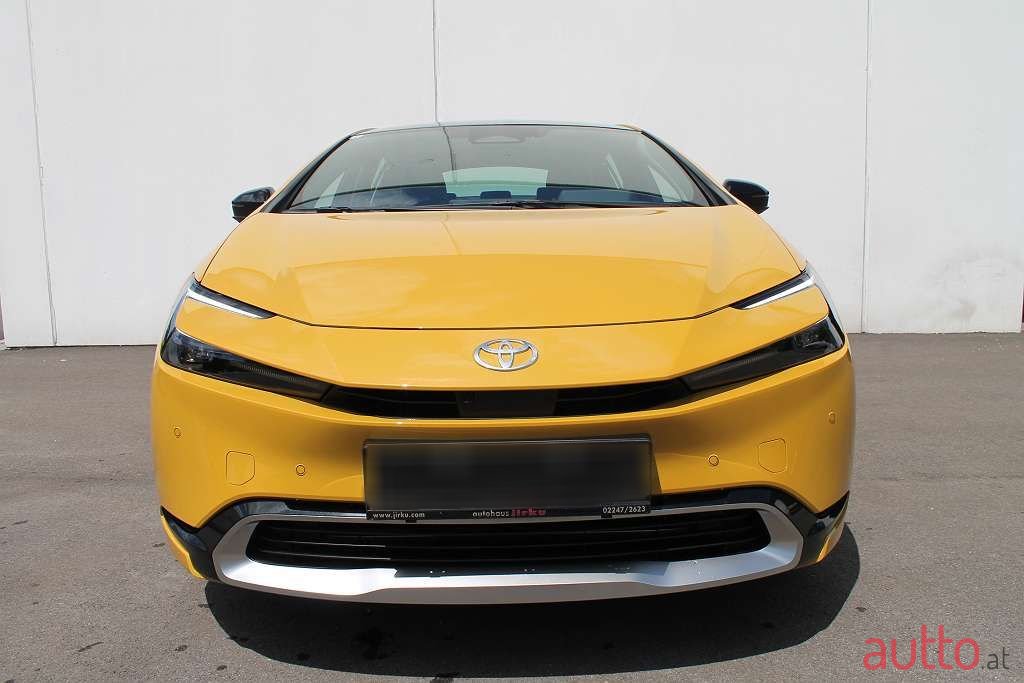 2023' Toyota Prius photo #2